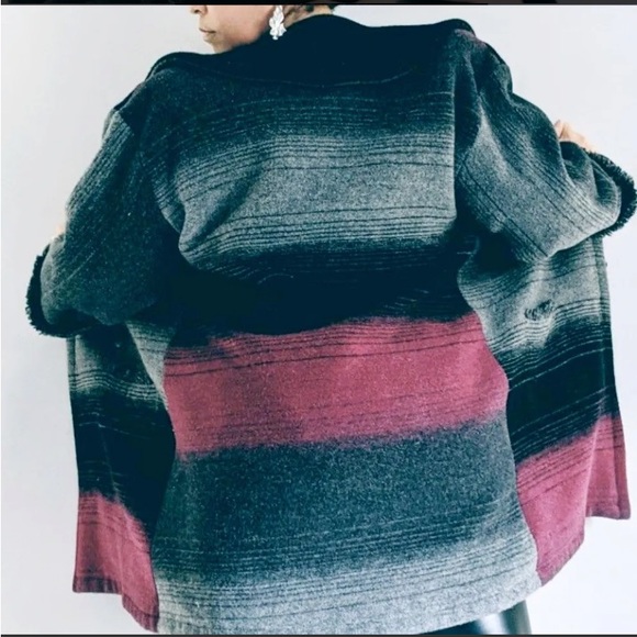 🍒Vintage Wool Designer Coat!  Made by Doris Furriers in Ste. Hyacinthe Quebec - Picture 4 of 8